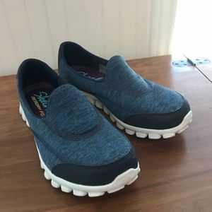 Skechers go walk